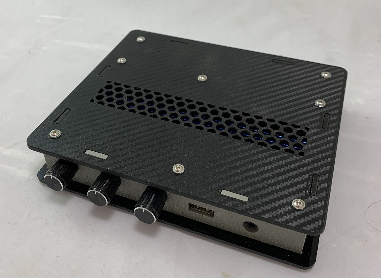 Resonator Amp