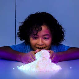 Playfoam Pluffle™ Twist Glow-in-the-Dark Playfoam Pluffle™ Twist Glow-in-the-Dark