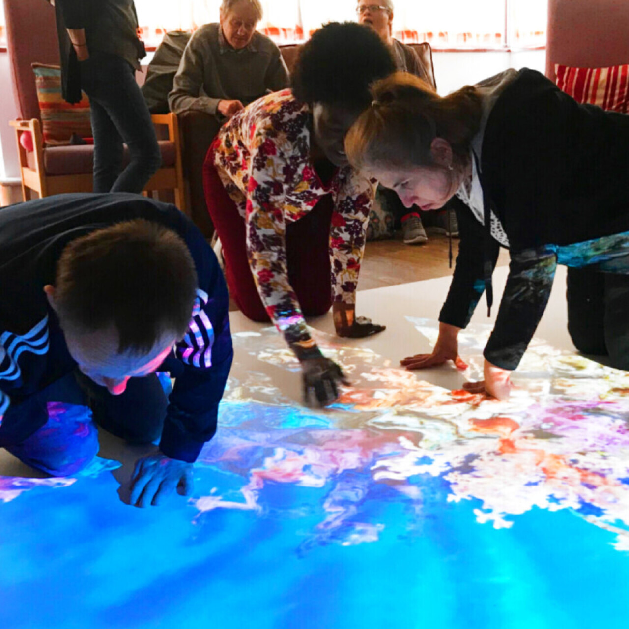 omiVista Budii with Flip Stand